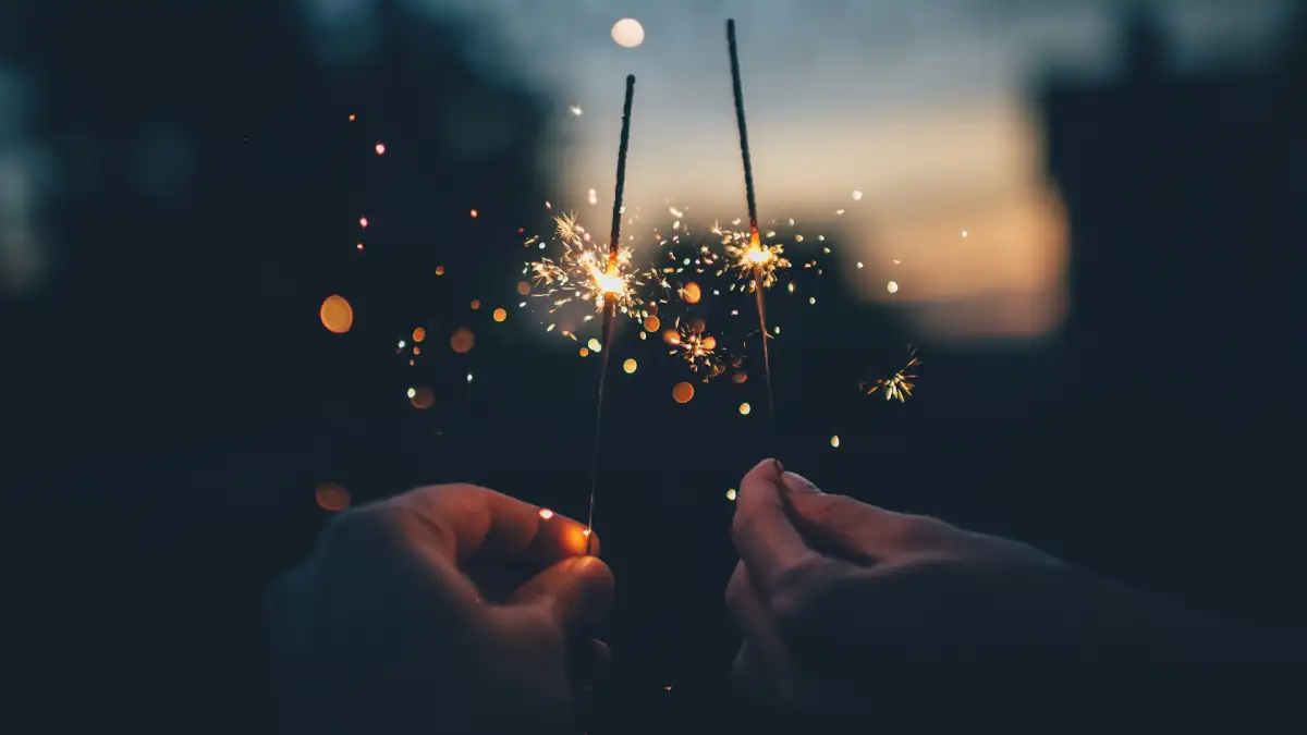 “Cómo se celebra el fin de año en el mundo: diferentes ciudades mostrando sus tradiciones y celebraciones de Año Nuevo.”